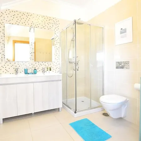 Casa Baleia - E Piscina - 10 Pessoas